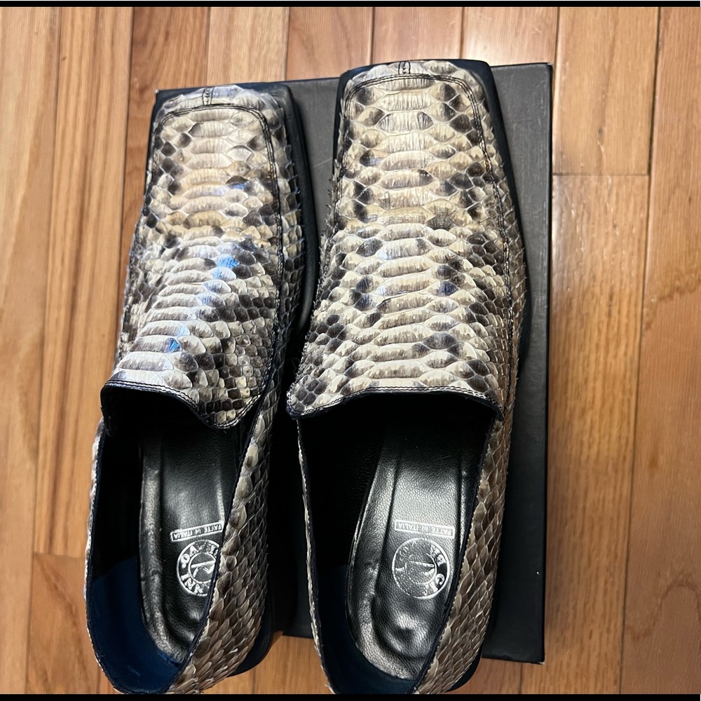 Women real snake skin loafers size 40 (10)
